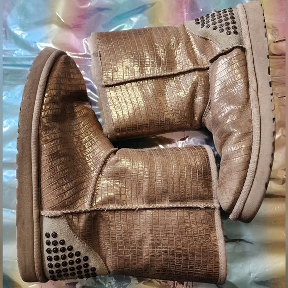 10 [UGG] Metallic Studded Fur Lined Croc Boots -Worn but lots of life - Picture 3 of 15
